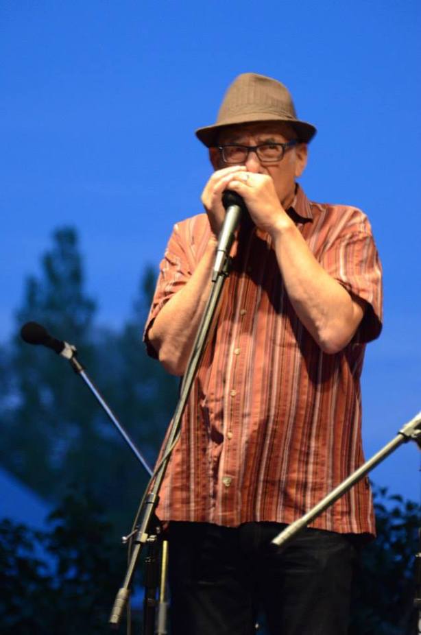 Lou at Torrey, Utah July 5th for the Apple Days Concert Series - at Robbers Roost Bookstore. Thanks to Larry Johnson for the photo.
